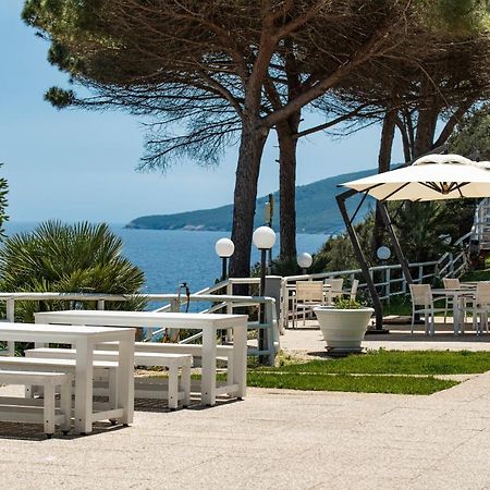 Residence Reale Porto Azzurro Esterno foto