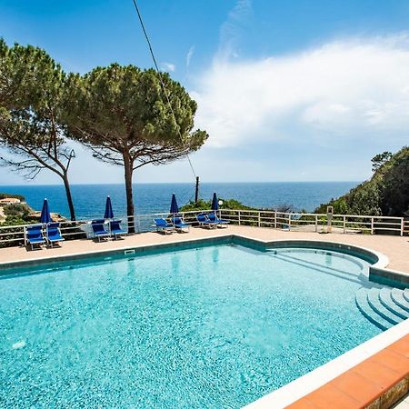 Residence Reale Porto Azzurro Esterno foto