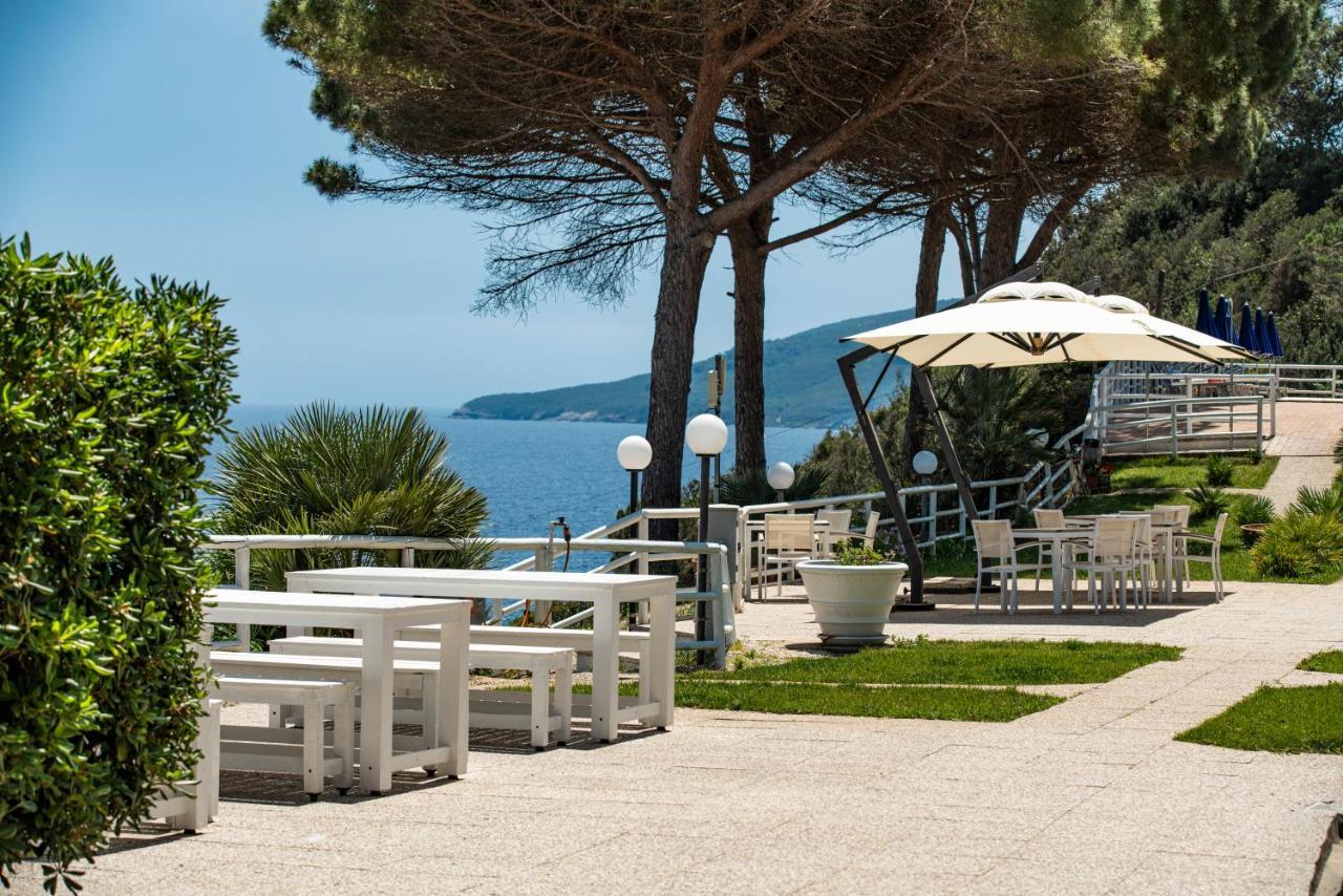 Residence Reale Porto Azzurro Esterno foto