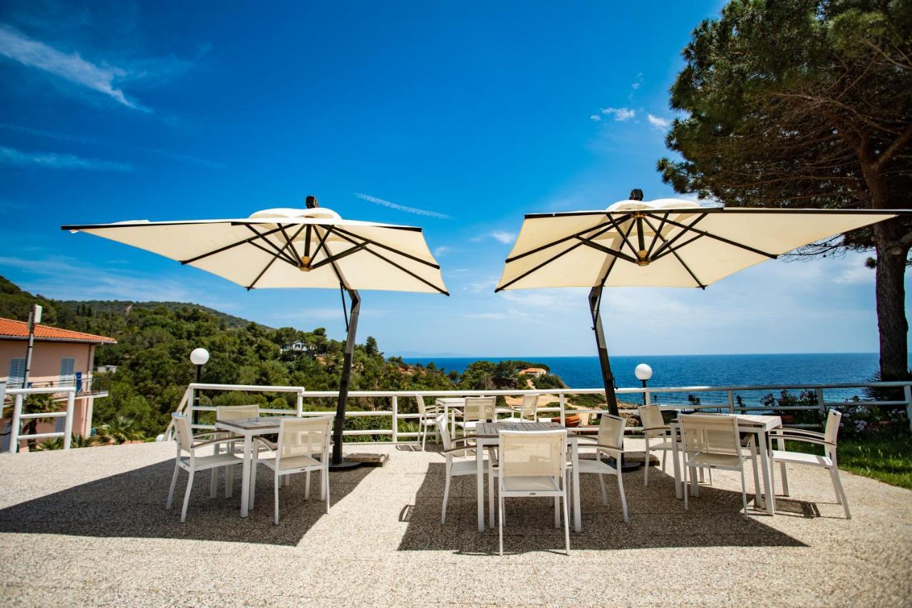 Residence Reale Porto Azzurro Esterno foto