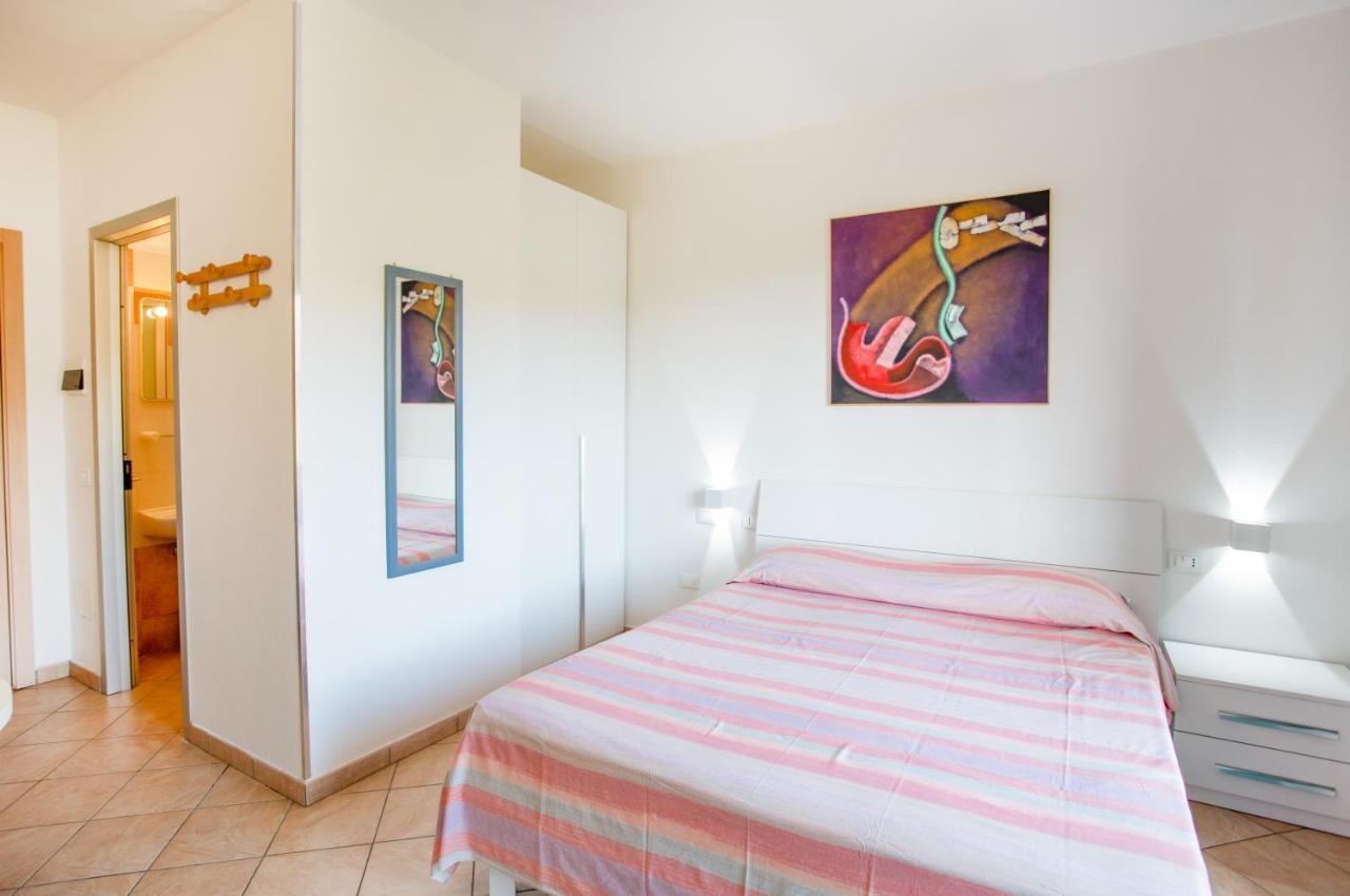 Residence Reale Porto Azzurro Esterno foto