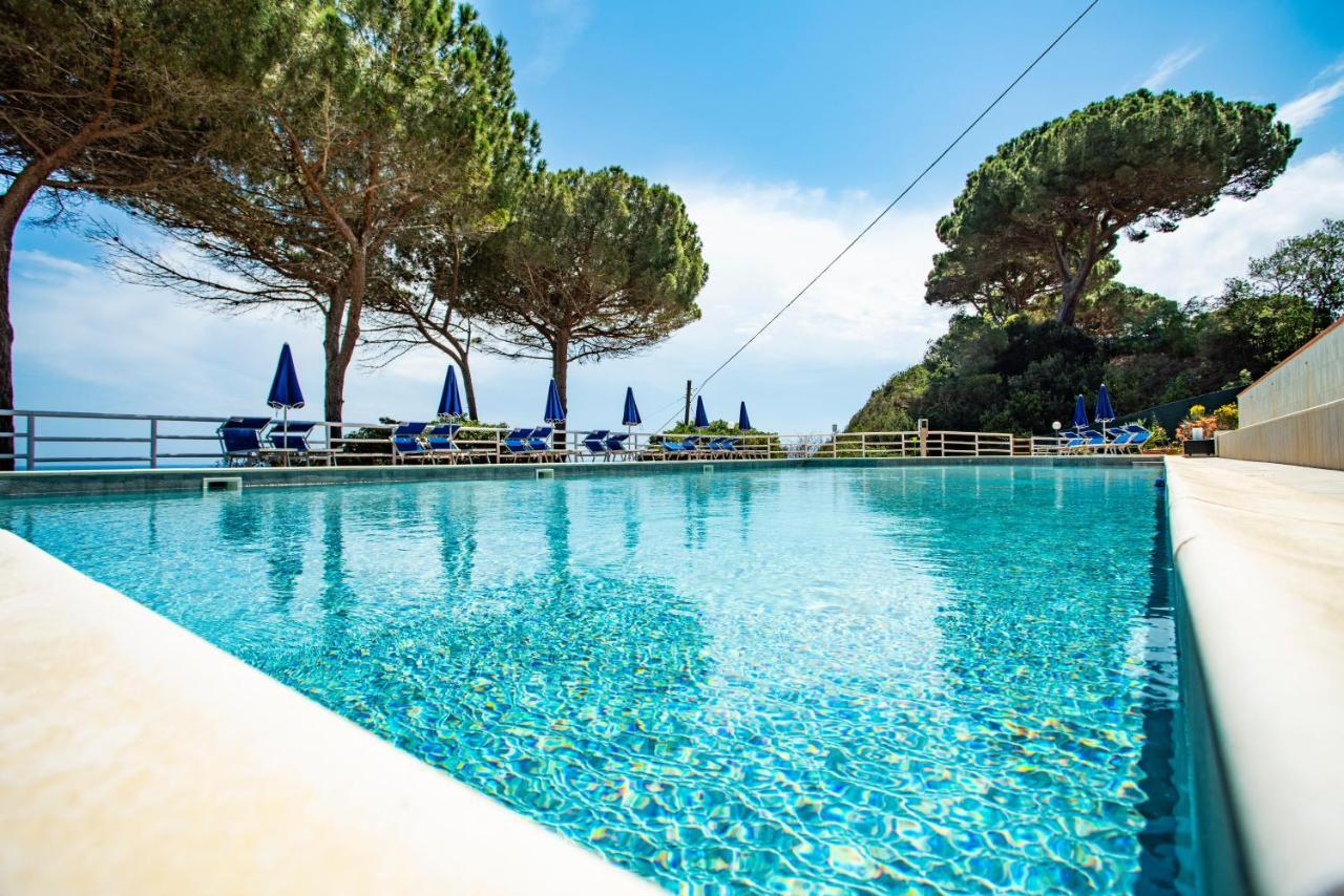 Residence Reale Porto Azzurro Esterno foto