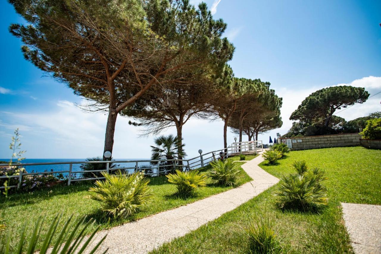 Residence Reale Porto Azzurro Esterno foto