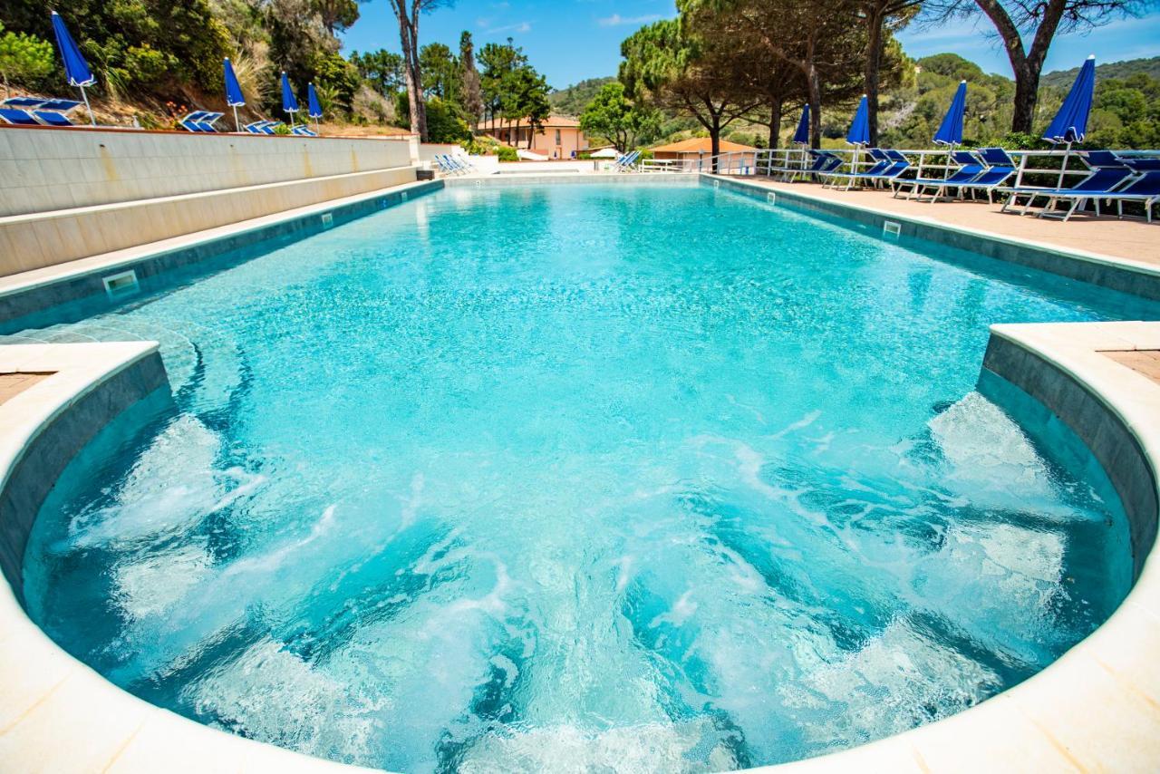 Residence Reale Porto Azzurro Esterno foto