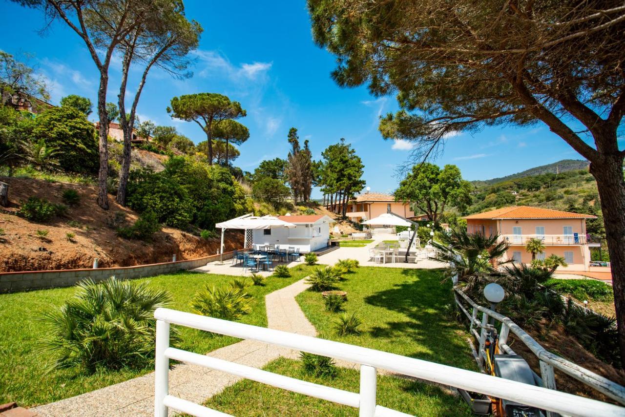 Residence Reale Porto Azzurro Esterno foto