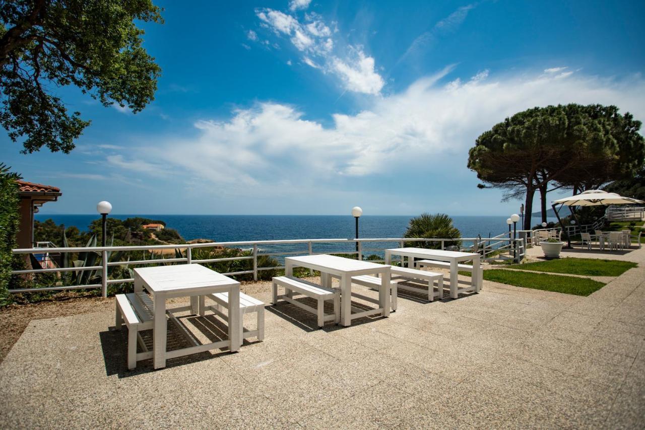 Residence Reale Porto Azzurro Esterno foto