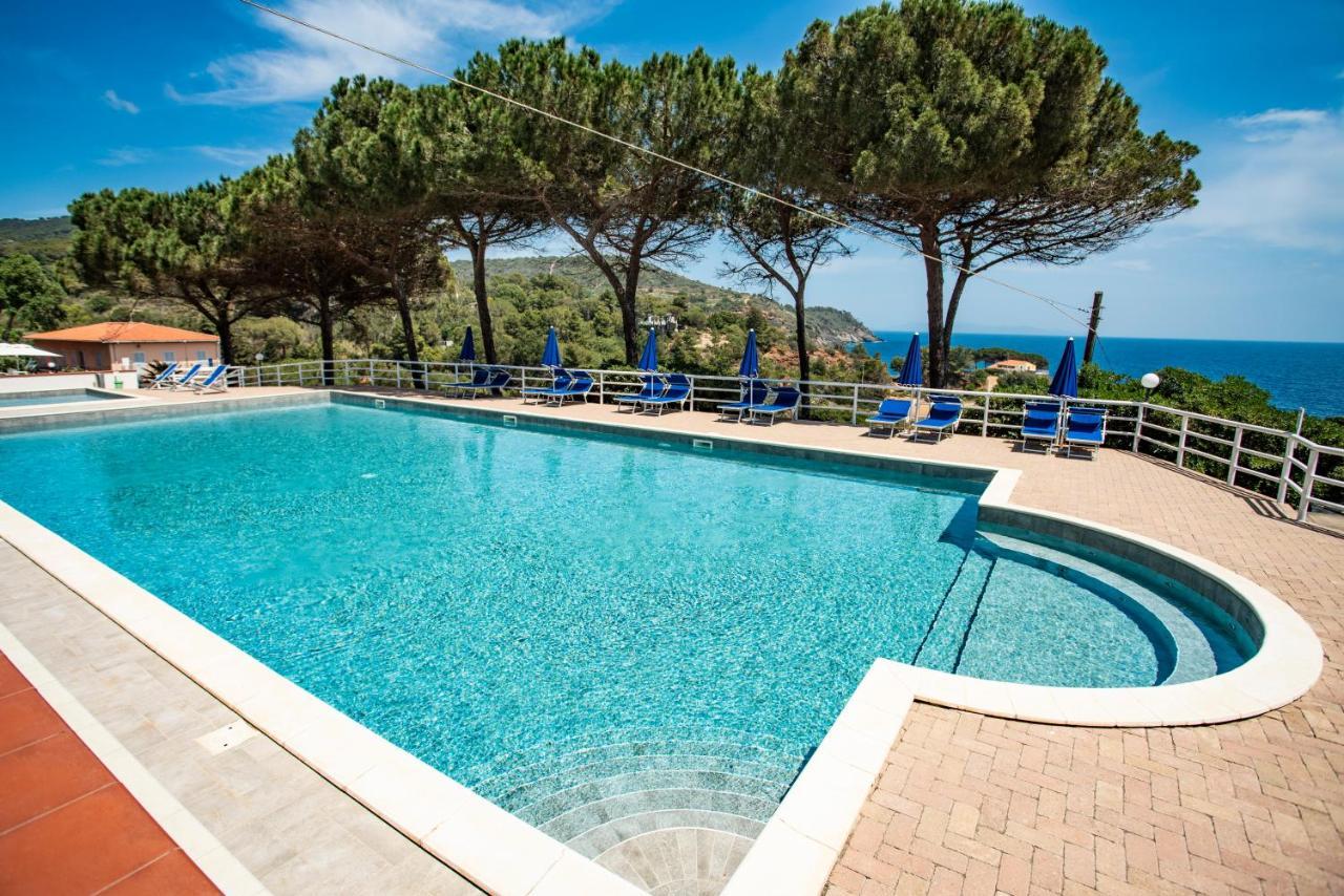 Residence Reale Porto Azzurro Esterno foto
