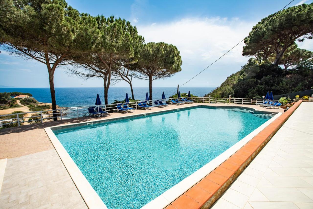 Residence Reale Porto Azzurro Esterno foto