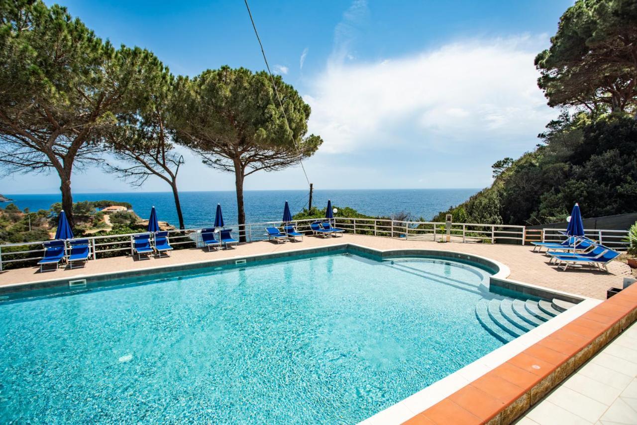 Residence Reale Porto Azzurro Esterno foto