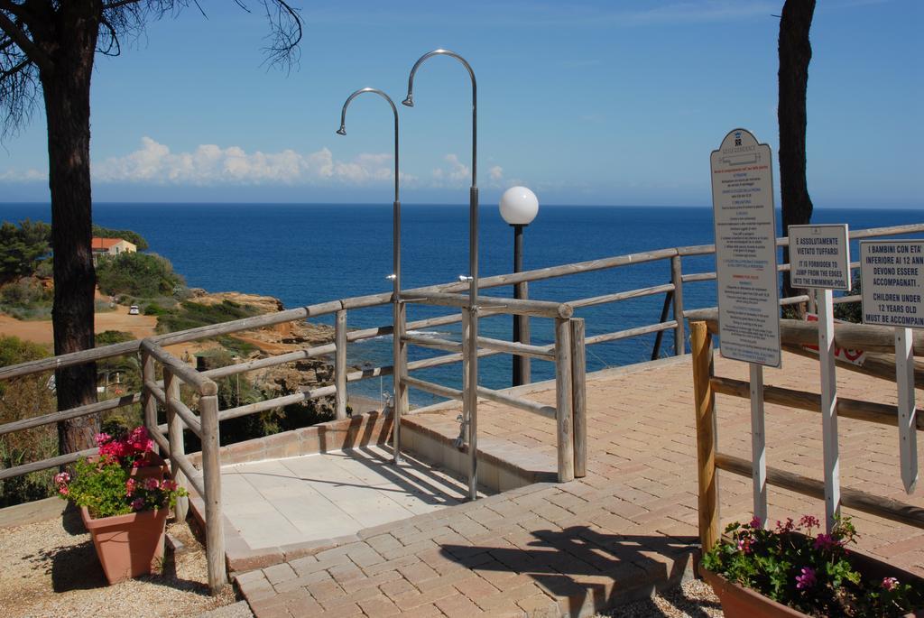Residence Reale Porto Azzurro Esterno foto