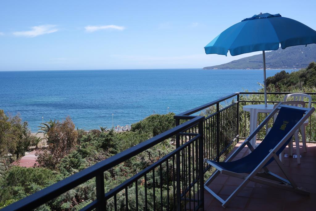 Residence Reale Porto Azzurro Esterno foto