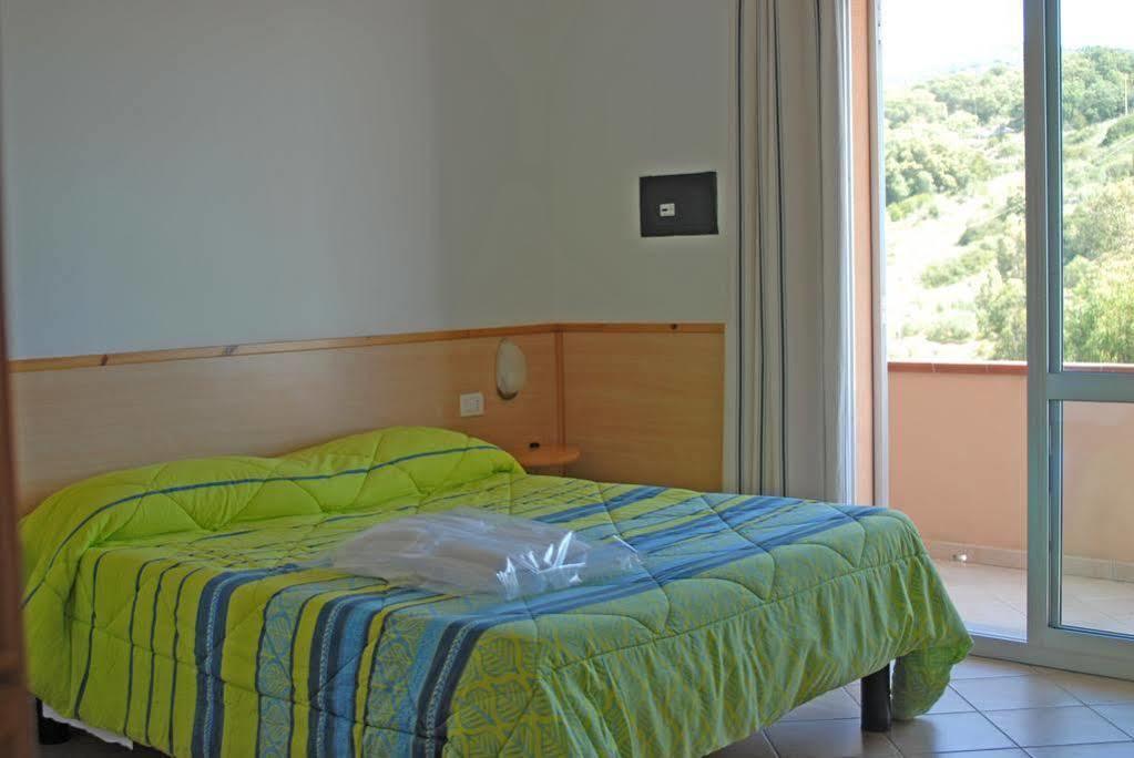 Residence Reale Porto Azzurro Esterno foto