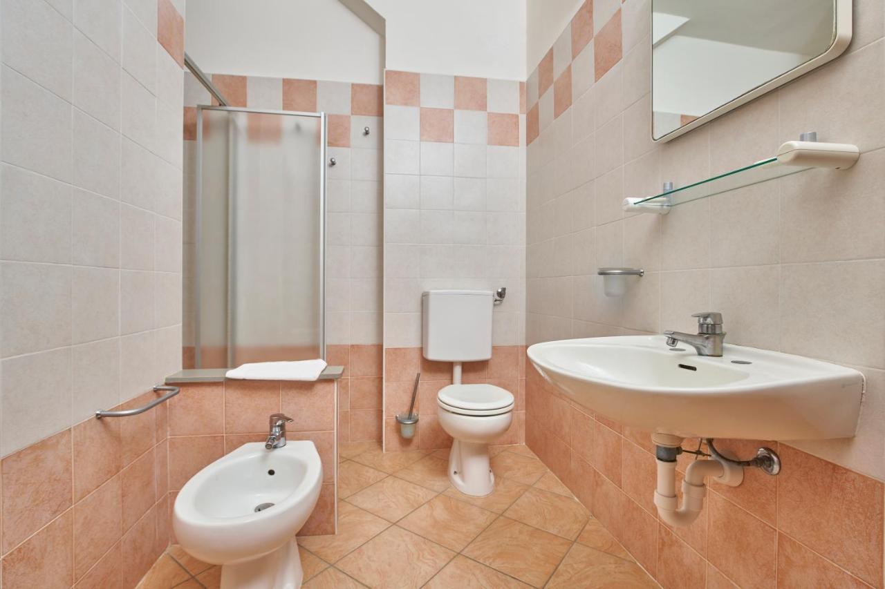 Residence Reale Porto Azzurro Esterno foto