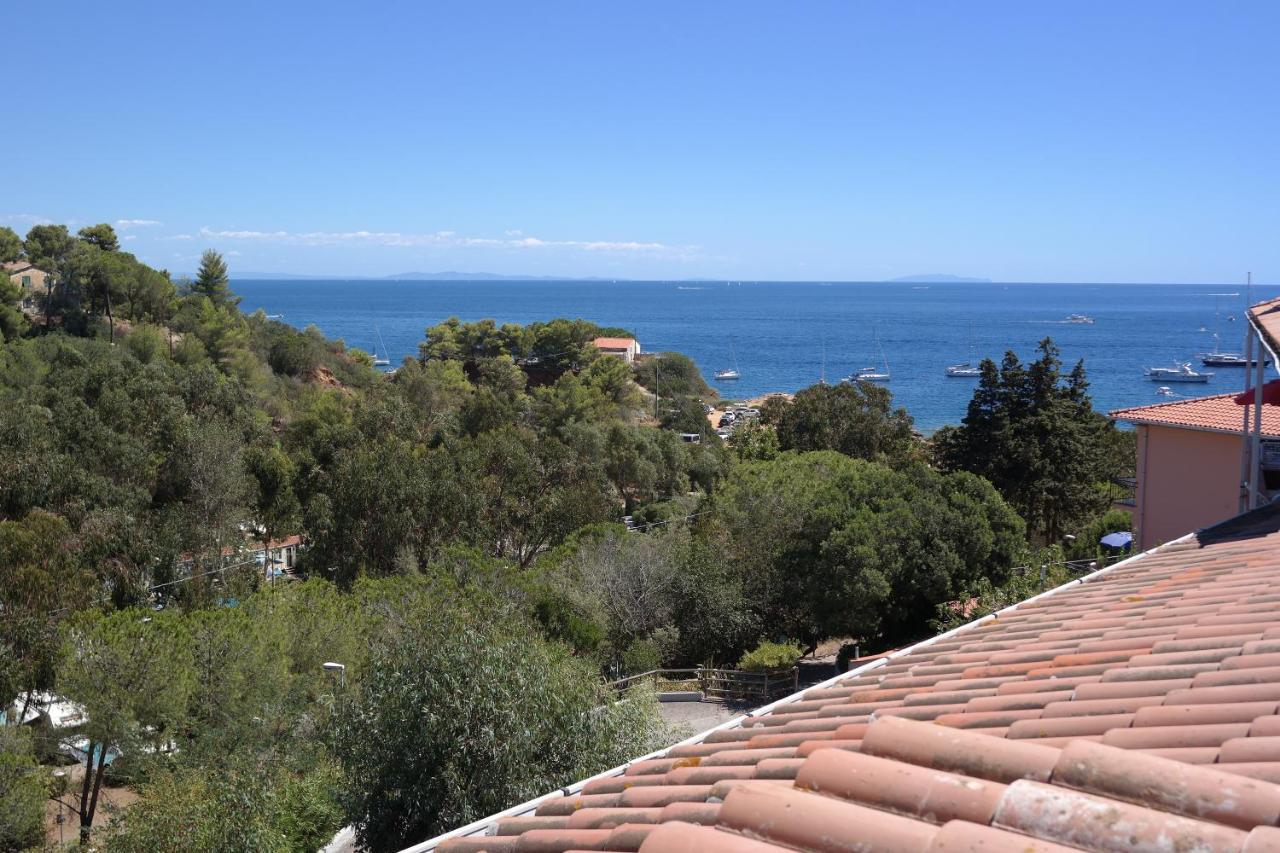 Residence Reale Porto Azzurro Esterno foto
