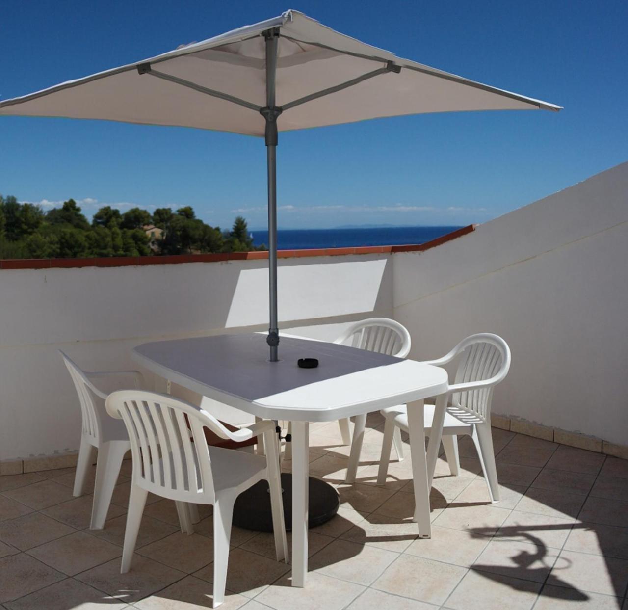 Residence Reale Porto Azzurro Esterno foto