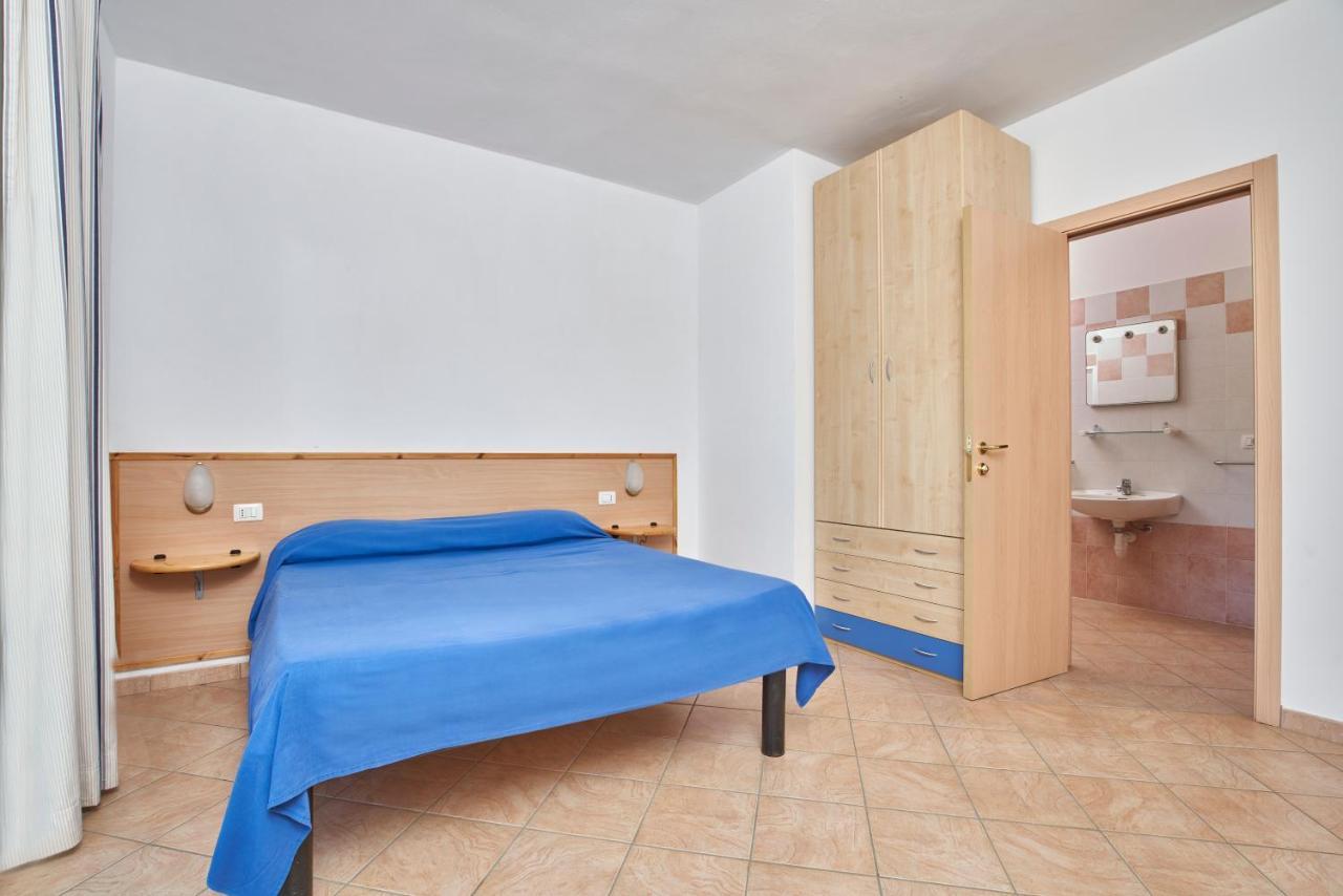 Residence Reale Porto Azzurro Esterno foto