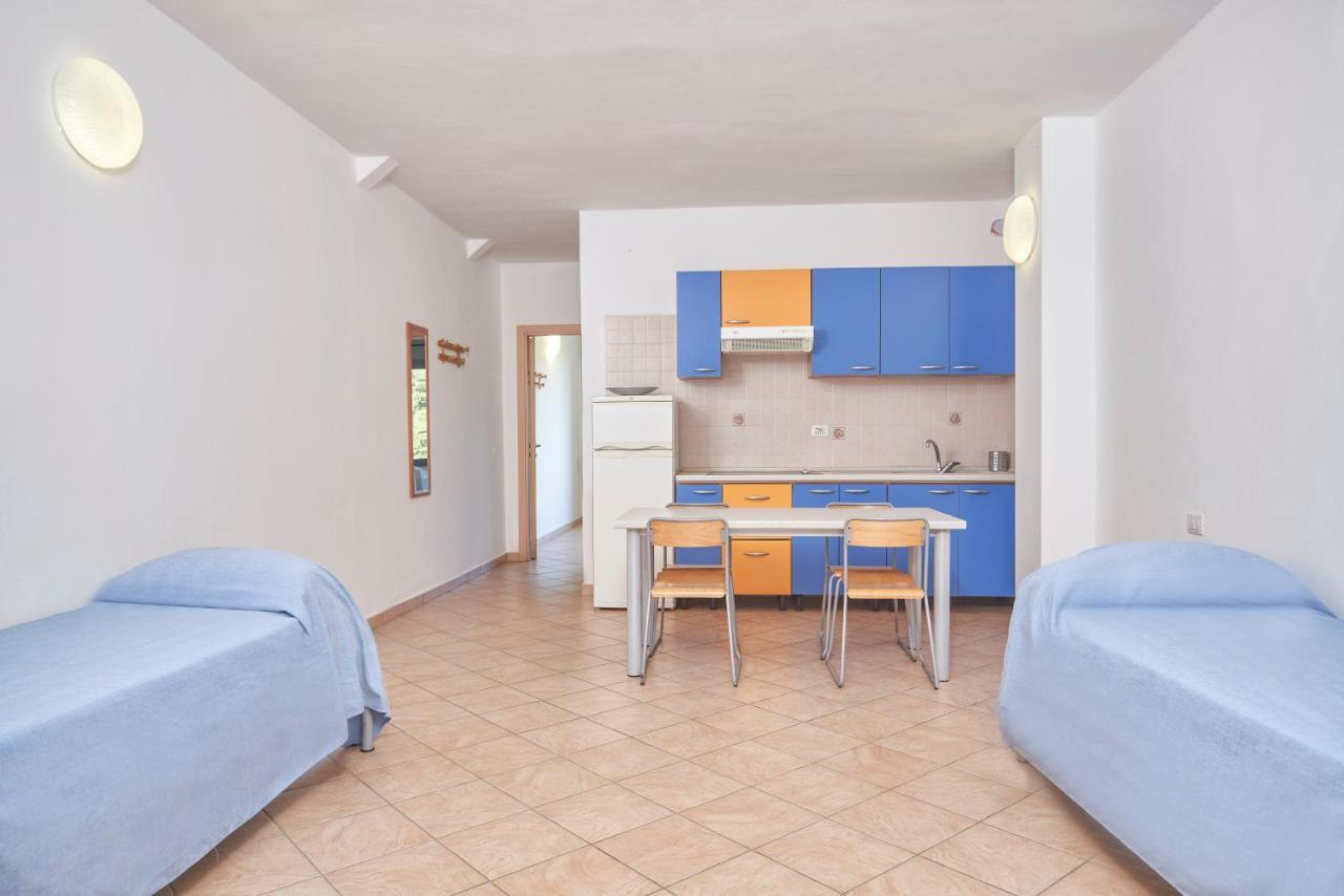 Residence Reale Porto Azzurro Esterno foto