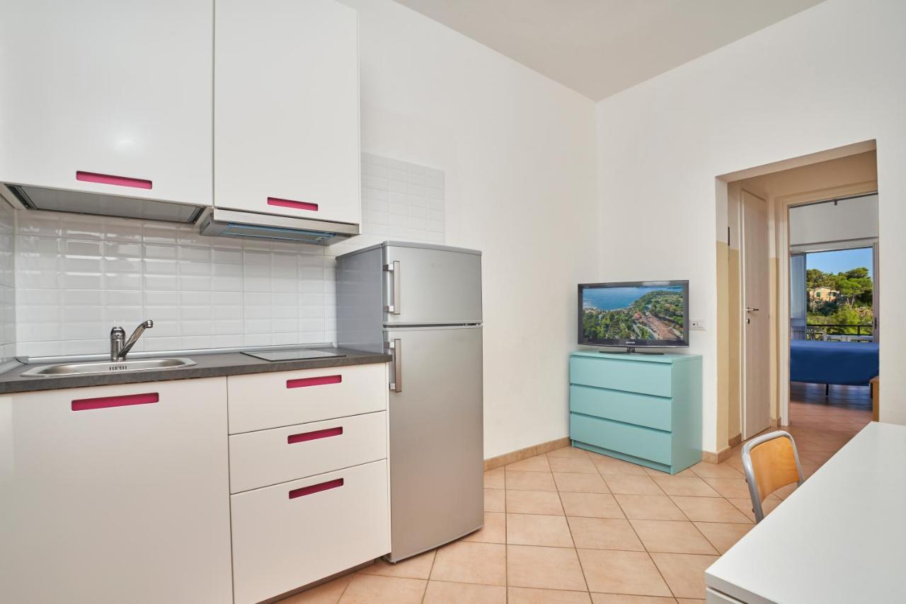 Residence Reale Porto Azzurro Esterno foto
