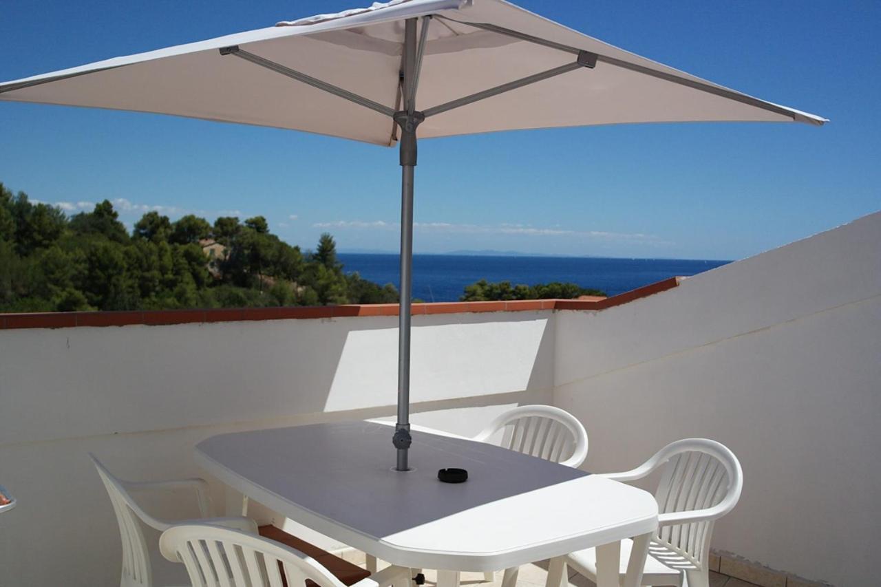 Residence Reale Porto Azzurro Esterno foto