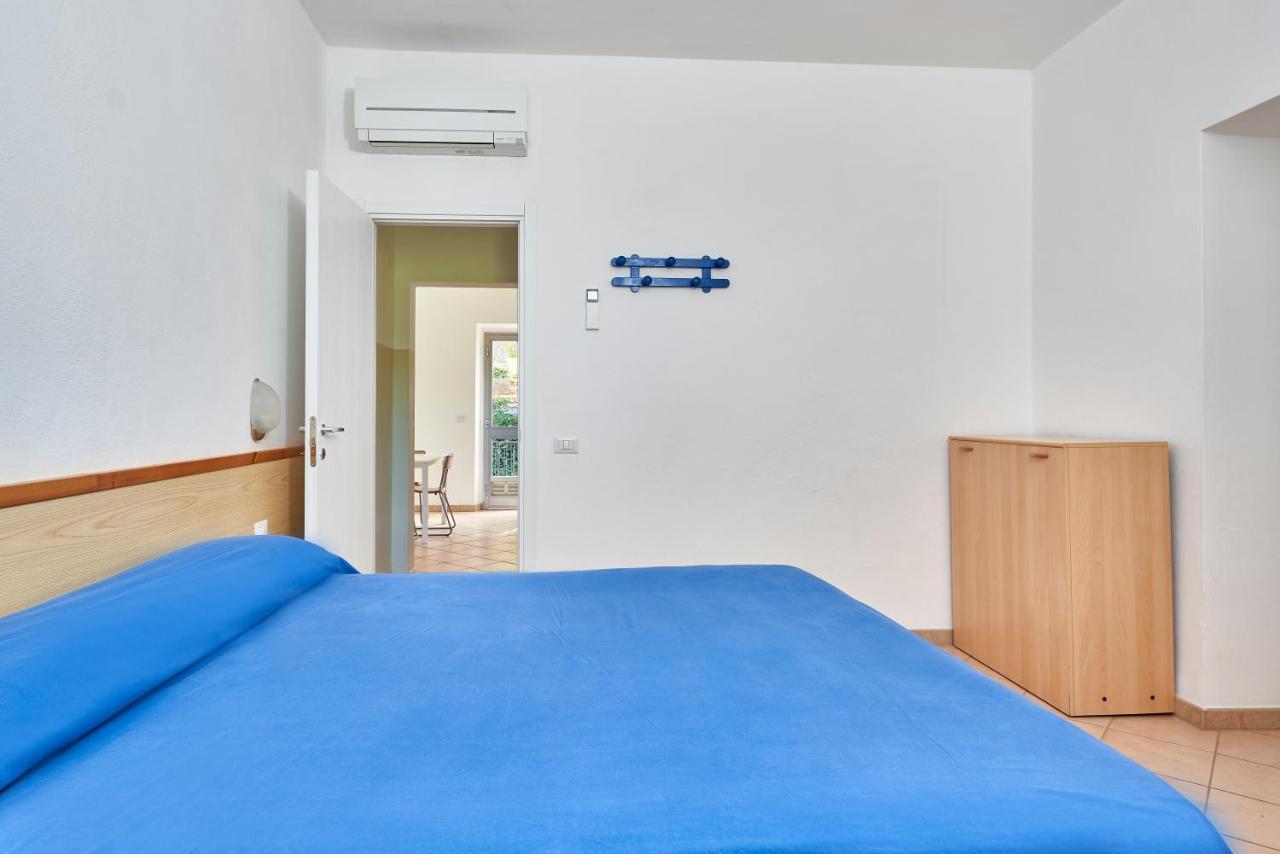 Residence Reale Porto Azzurro Esterno foto