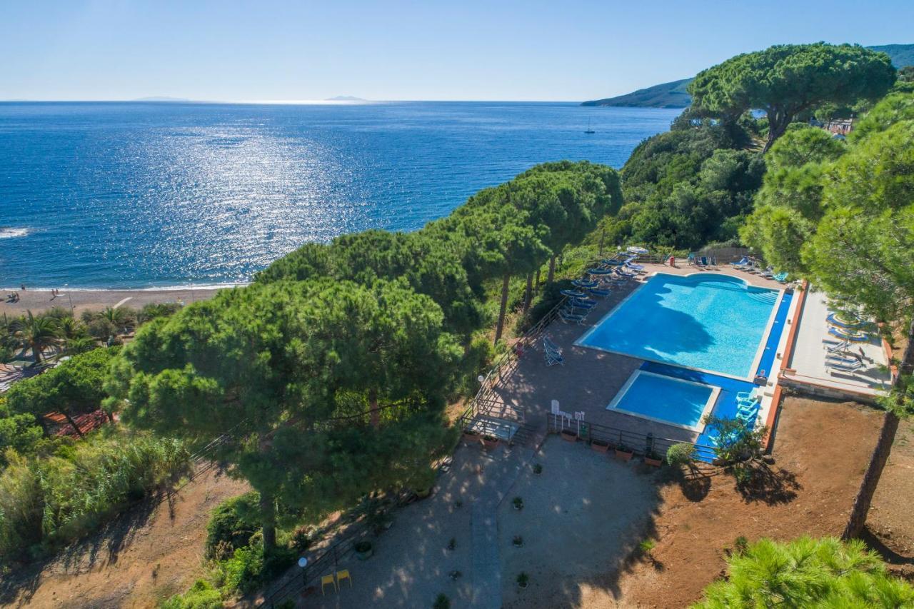 Residence Reale Porto Azzurro Esterno foto