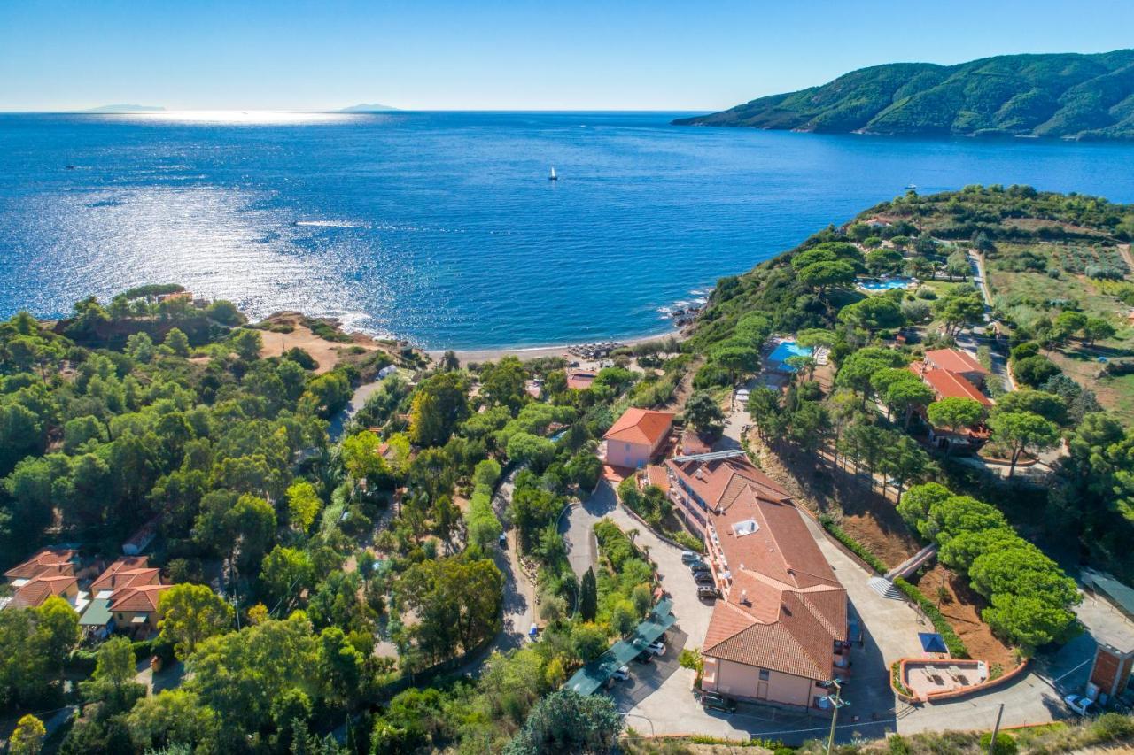 Residence Reale Porto Azzurro Esterno foto