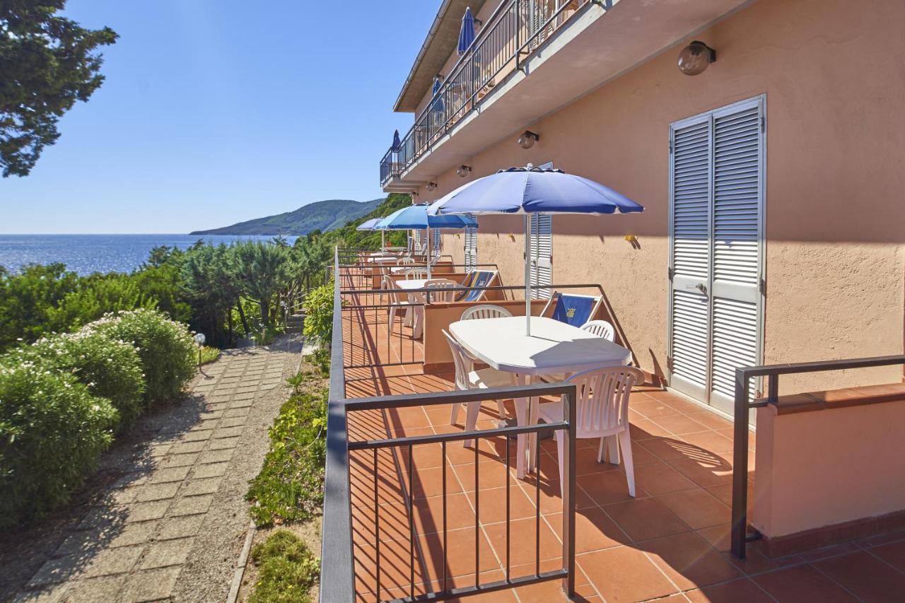 Residence Reale Porto Azzurro Esterno foto
