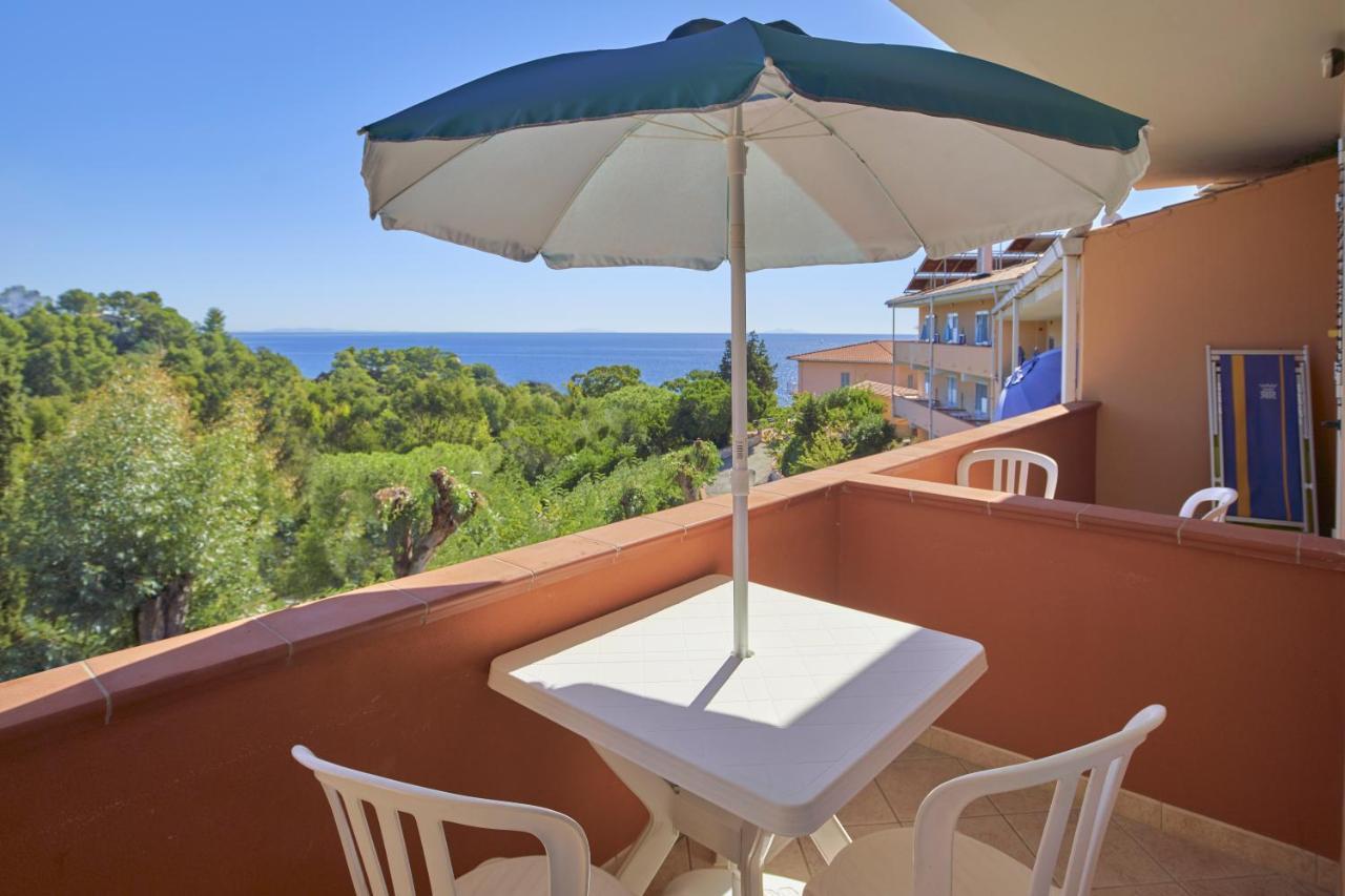 Residence Reale Porto Azzurro Esterno foto